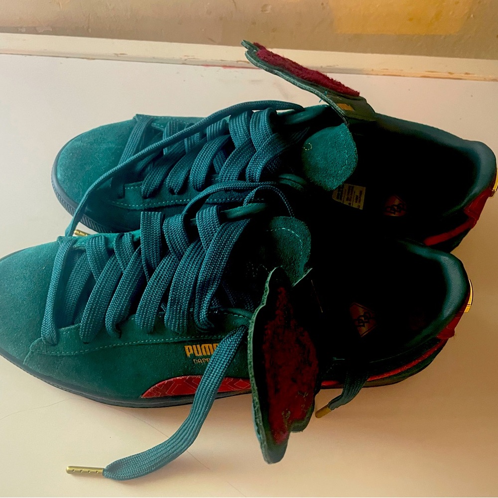 Puma sneakers green color!